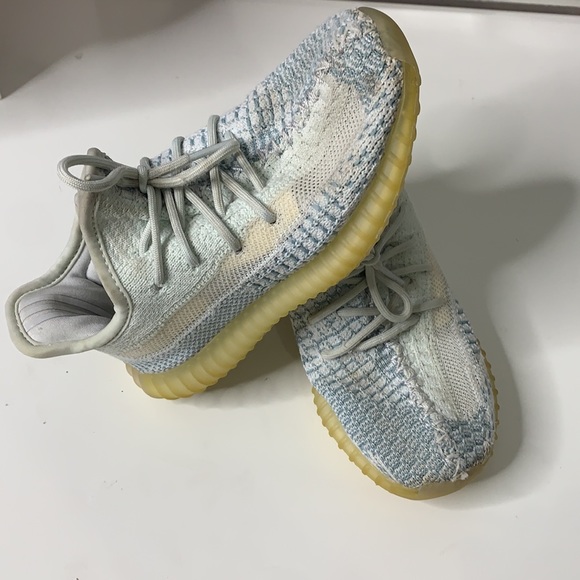 Authentic Yeezy Boost 350 - Picture 2 of 6